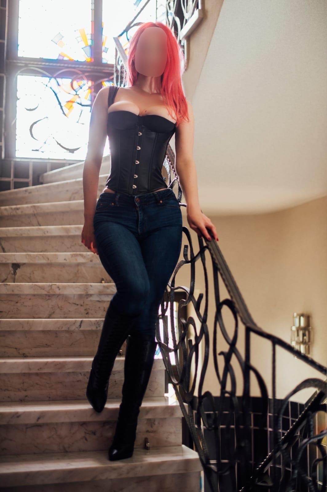 High Class Domina Frankfurt Domina